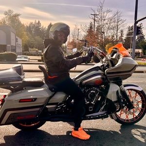 Meet your Posher, Noel